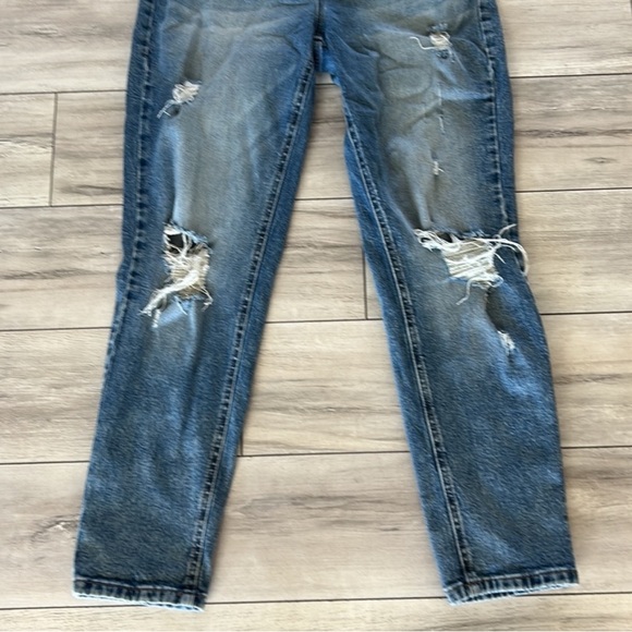 👖M Jeans by Maurices High Rise Medium Wash Classic Destructed Jeans 10R - Picture 3 of 9